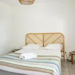 Maisonnette A Deux Pas De La