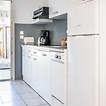 Maisonnette A Deux Pas De La *