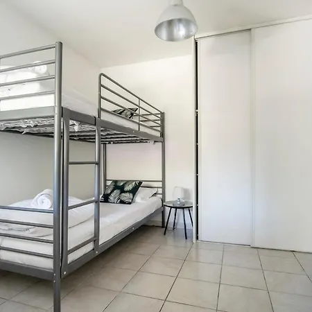 Maisonnette A Deux Pas De La