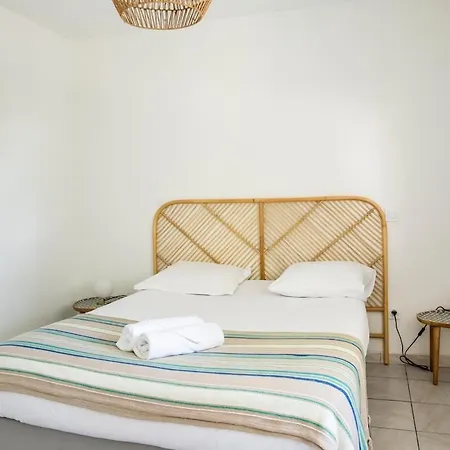 Maisonnette A Deux Pas De La