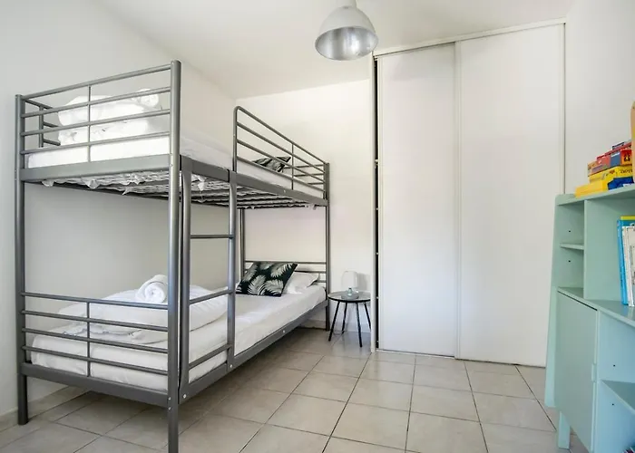 Maisonnette A Deux Pas De La