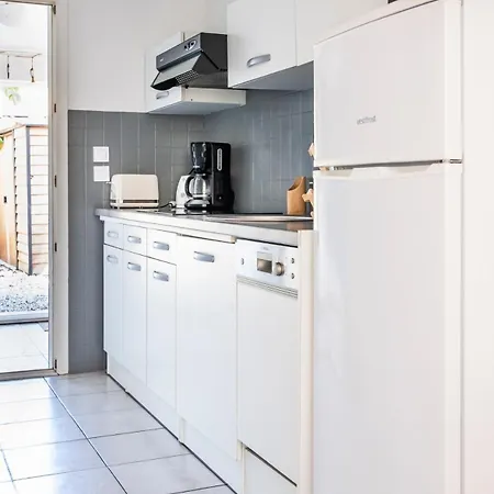 Maisonnette A Deux Pas De La *