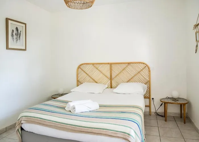 Maisonnette A Deux Pas De La