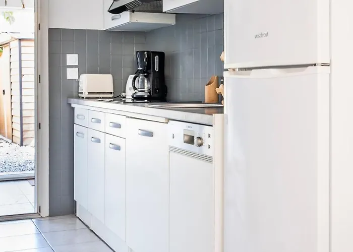 Maisonnette A Deux Pas De La *